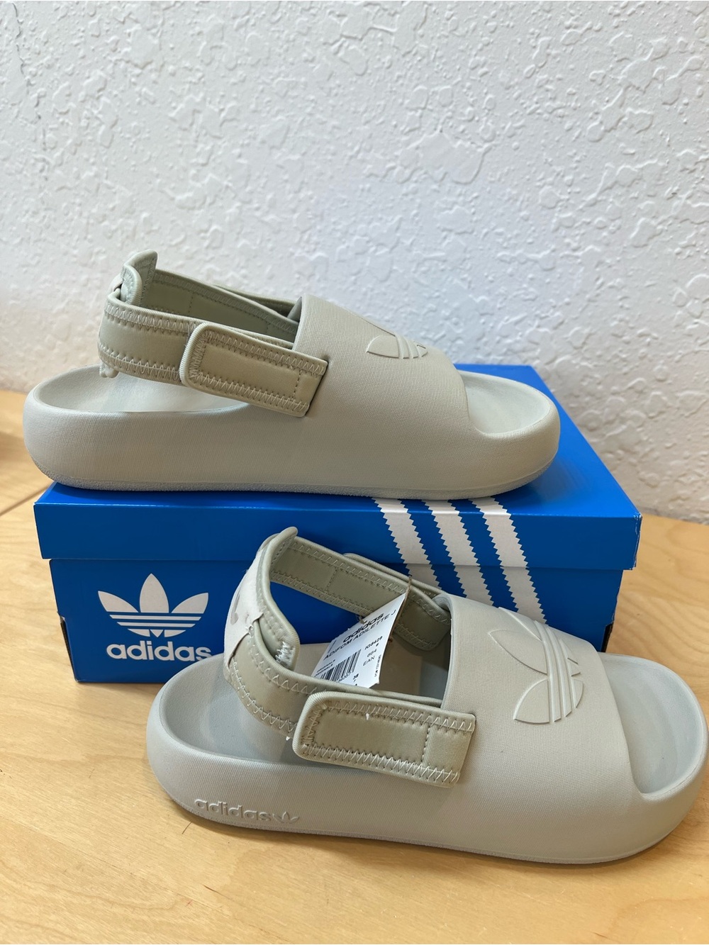 US6 adidas Beige Slide Sandals